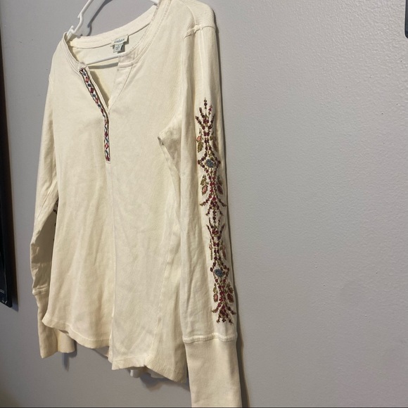 Sundance Women’s Cream Long Sleeve with Pattern Detailing on Sleeve Size S - Picture 4 of 6